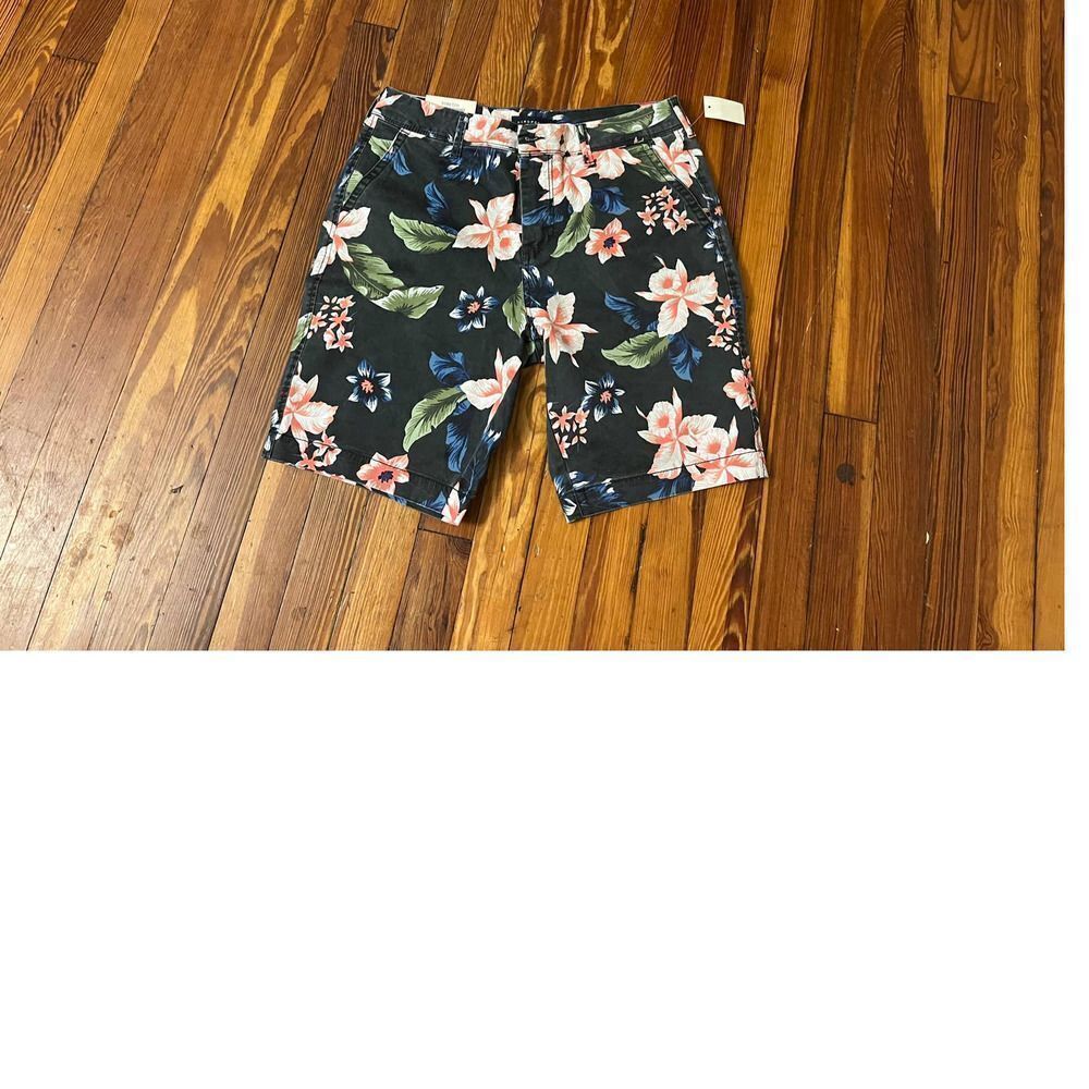 Aeropostale Floral Mens Size 31 Shorts NWT